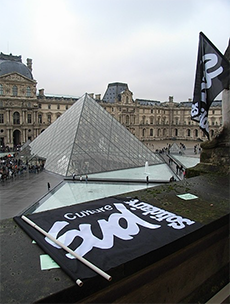 Mauvaise comédie de boulevard au Louvre !